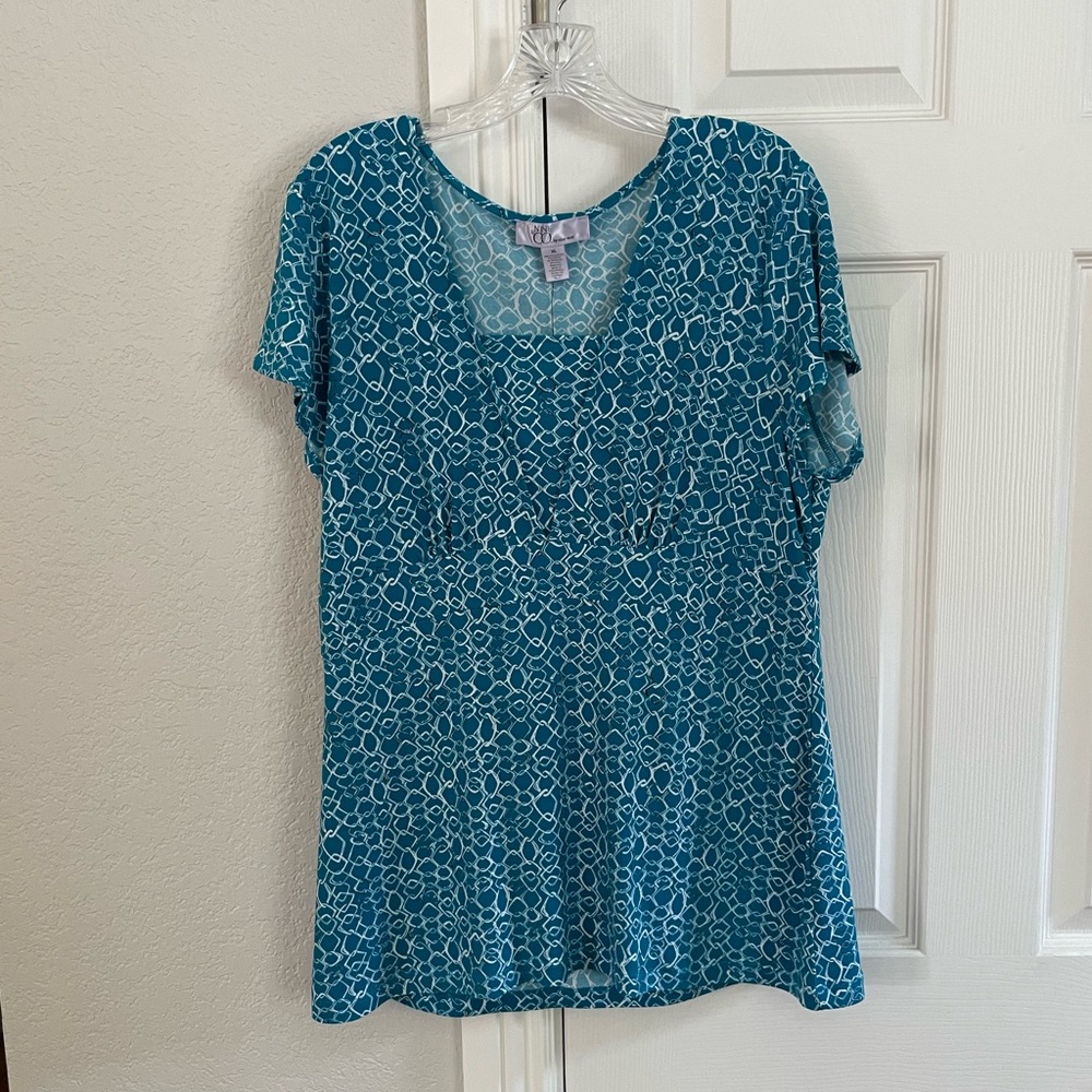 NWT Nine & CO XL blue and white women’s short sleeve top